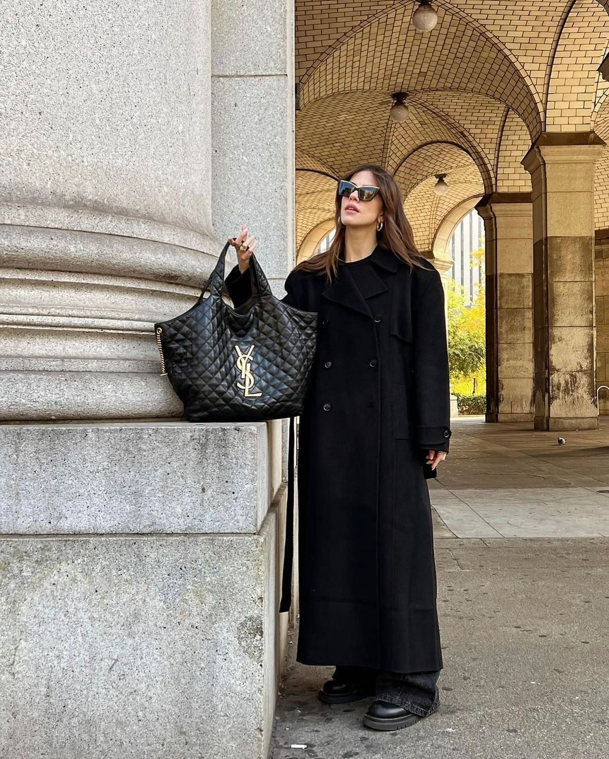 Yves Saint Laurent Maxi Bolso Black