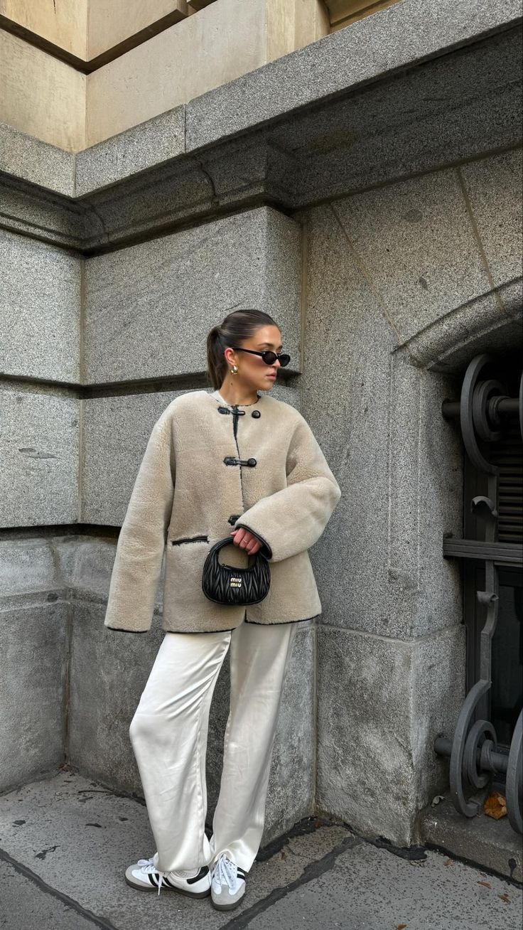 Miu Miu Wander Black