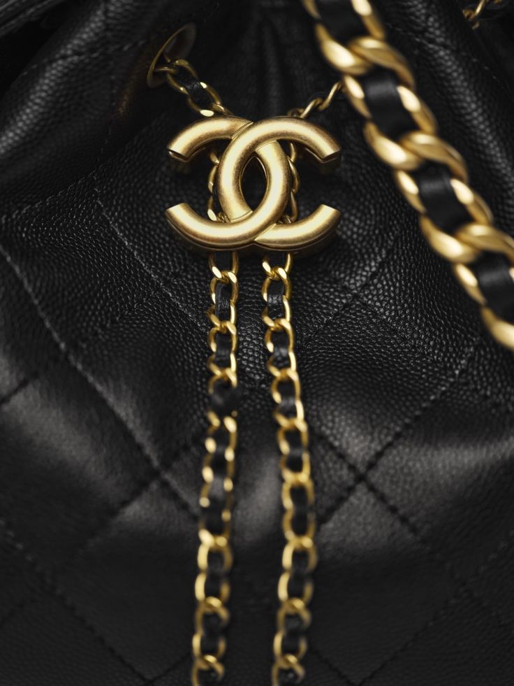 Chanel 25 Black