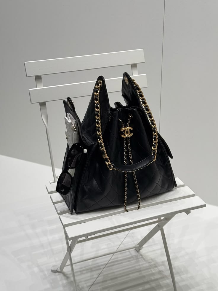 Chanel 25 Black
