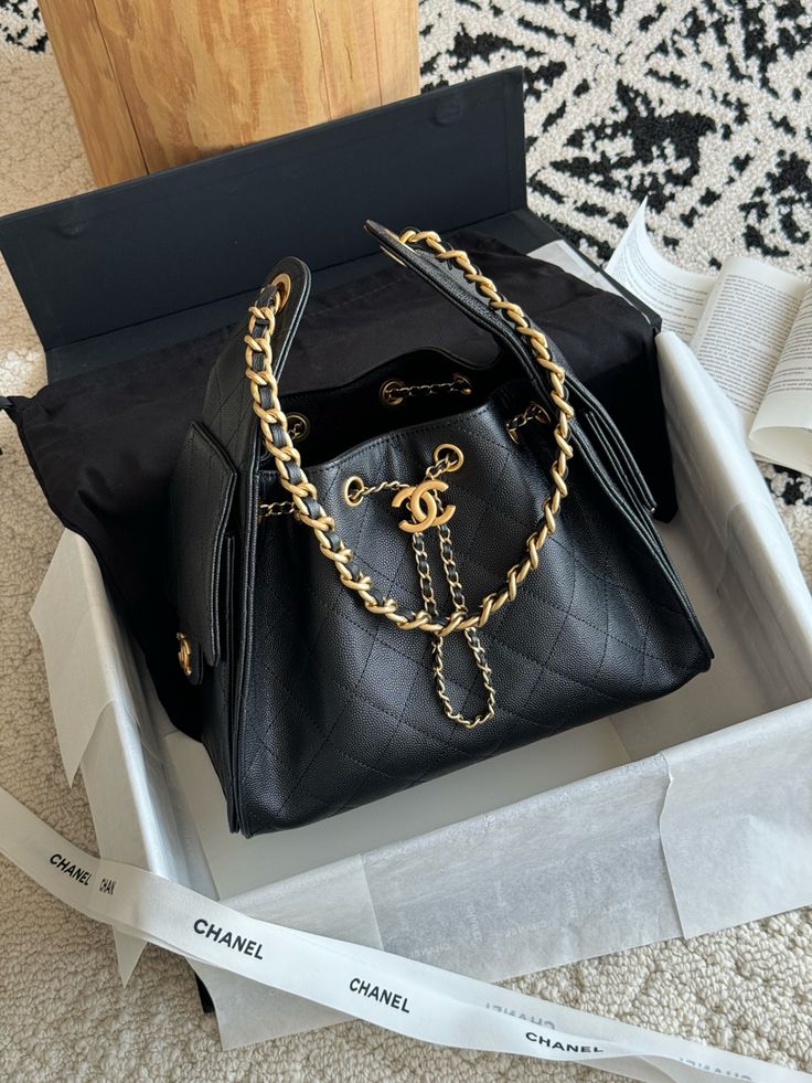 Chanel 25 Black
